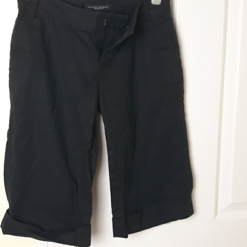 BANANA REPUBLIC BLACK MARTIN FIT SHORTS
